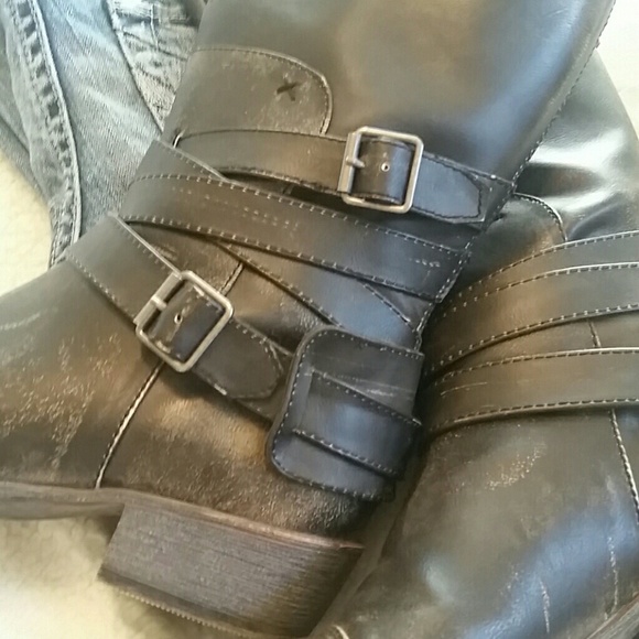 Distressed cowgirl boots - Picture 2 of 8